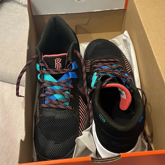 Nike bball shoes - Picture 5 of 6